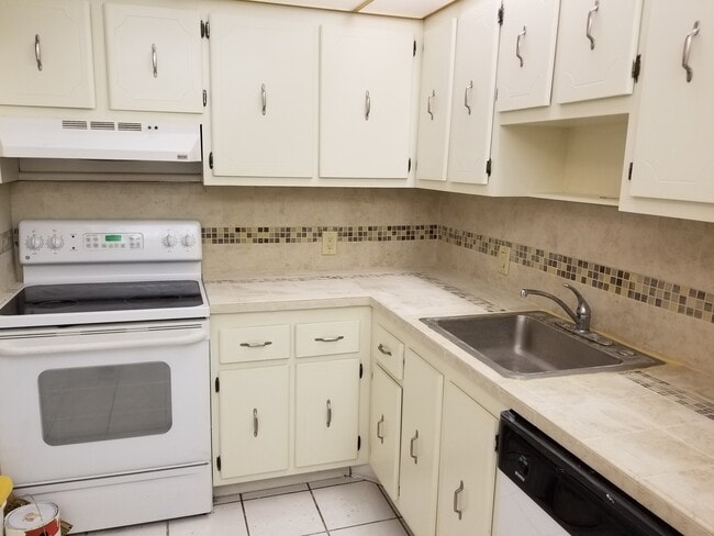 property at 3375 N Country Club Dr