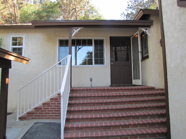 2845 Markridge Rd in Montrose, CA - Building Photo - Building Photo