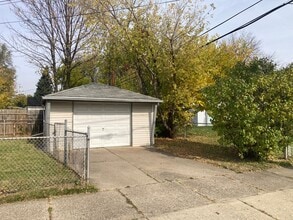 22004 Piper Ave in Eastpointe, MI - Building Photo - Building Photo