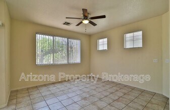 1330 S Red Rock St in Gilbert, AZ - Building Photo - Building Photo