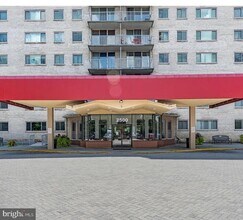 2500 N Van Dorn St in Alexandria, VA - Foto de edificio - Building Photo