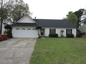 133 W Old Mill Way in Crestview, FL - Building Photo