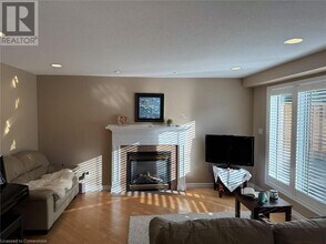 805 Birchmount Dr in Waterloo, ON - Building Photo - Building Photo