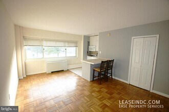 5315 Connecticut Ave NW in Washington, DC - Building Photo - Building Photo