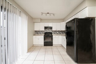 The Palms at Daytona in Daytona Beach, FL - Building Photo