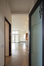 Above the Boulevard / Mississippi 5 in San Diego, CA - Building Photo - Interior Photo