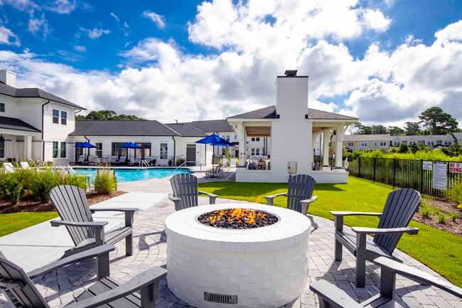 Hawthorne at the Pointe in Wilmington, NC - Building Photo - Building Photo