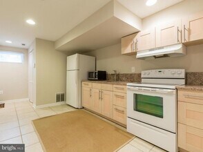 318 Farragut St NW, Unit B in Washington, DC - Building Photo - Building Photo