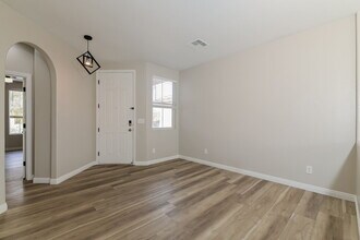 995 Klamath River Ave in Henderson, NV - Foto de edificio - Building Photo