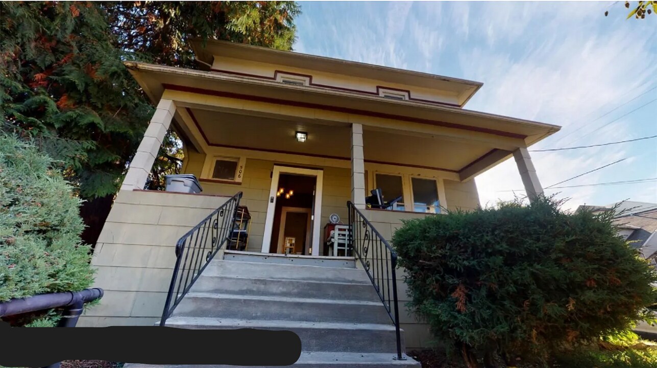 506 NE Skidmore St in Portland, OR - Building Photo