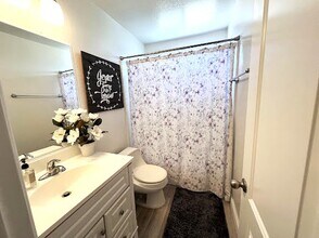 16682 Algonquin St, Unit D in Huntington Beach, CA - Building Photo - Building Photo