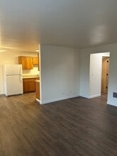 396 NE Miguel Ave in Roseburg, OR - Building Photo - Building Photo