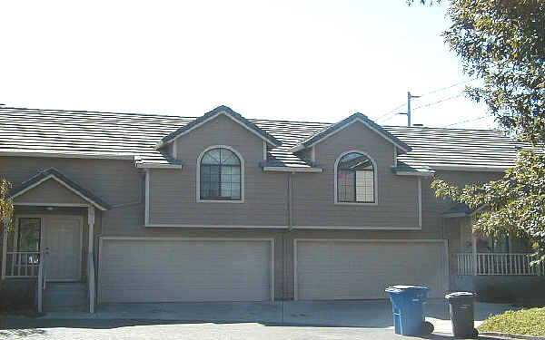 Elizabeth Court Apartments in Turlock, CA - Building Photo - Building Photo