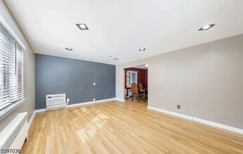 85 Troy Dr in Springfield, NJ - Building Photo - Building Photo