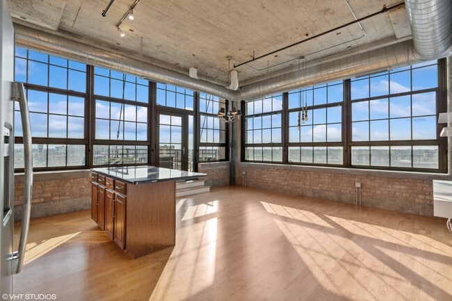 property at 3963 W Belmont Ave