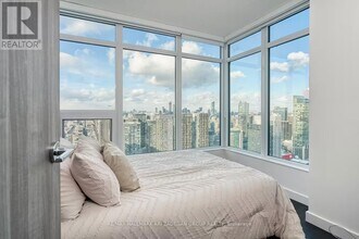 1 Concord Cityplace Wy in Toronto, ON - Building Photo - Building Photo