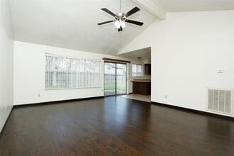 1418 Crawley Ct in Channelview, TX - Foto de edificio - Building Photo