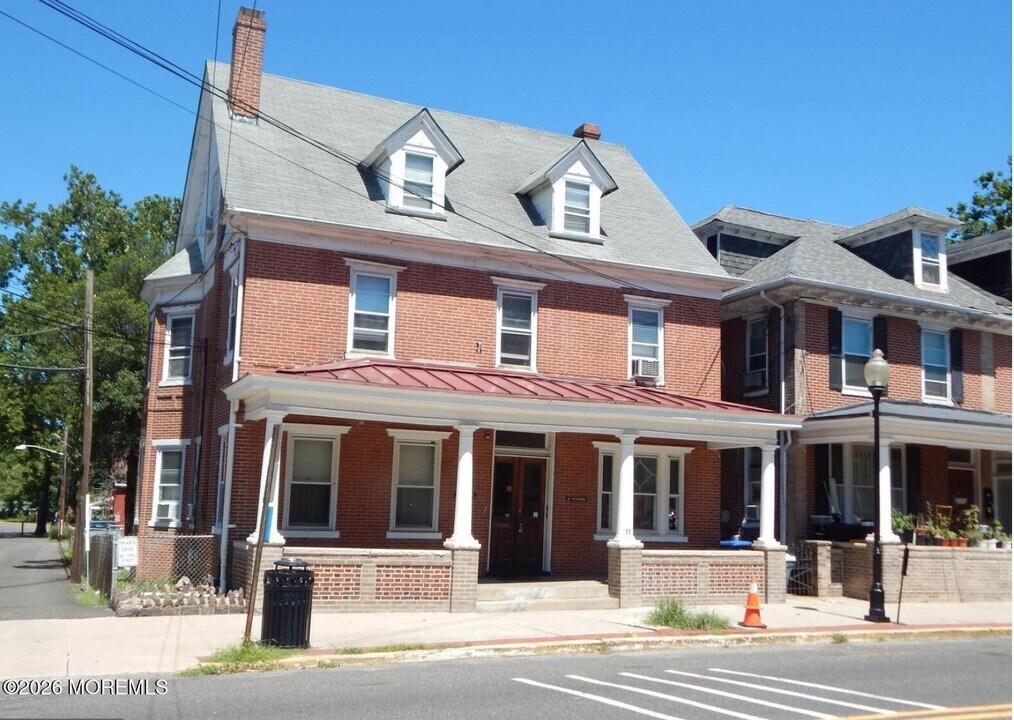 11 Washington St in Mount Holly, NJ - Building Photo