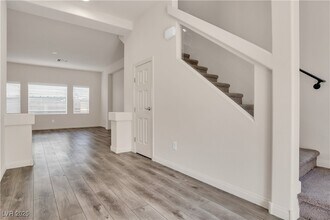 10073 Icicle Rdg Ct in Las Vegas, NV - Building Photo - Building Photo