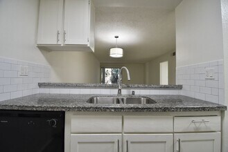 15049 Burbank Blvd, Unit 203 in Los Angeles, CA - Building Photo - Building Photo