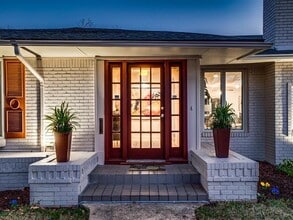 6106 Meadow Crest Dr in Dallas, TX - Building Photo - Building Photo