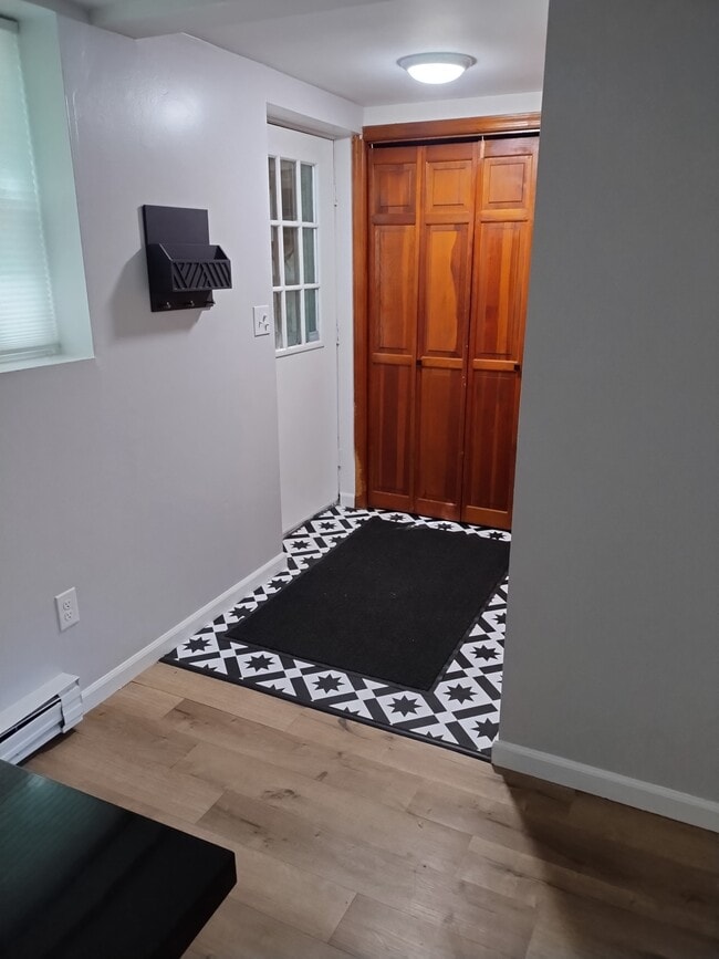 325 Hudson Ave, Unit Basement Studio