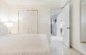 2162 NW 18th Terrace in Miami, FL - Foto de edificio - Building Photo
