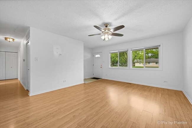 295 Frederick Ct in Hoffman Estates, IL - Building Photo - Building Photo