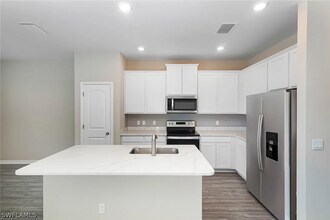 3127 SW 18th Pl in Cape Coral, FL - Building Photo - Building Photo