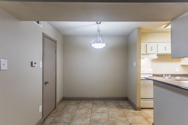 Villa De Cancun in Little Rock, AR - Foto de edificio - Interior Photo