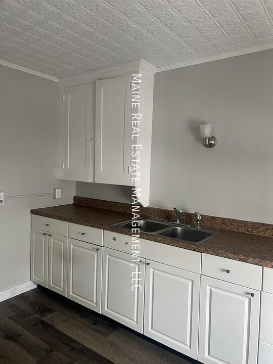 591 Main St in Bangor, ME - Building Photo