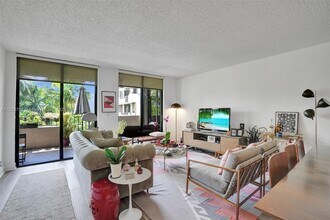 161 Crandon Blvd in Key Biscayne, FL - Building Photo - Building Photo