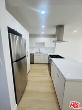 11635 Mayfield Ave in Los Angeles, CA - Building Photo - Building Photo