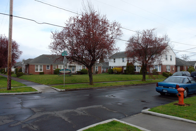 Ainsworth Court Apartments