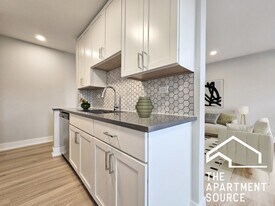 516 W Aldine Ave, Unit 304 in Chicago, IL - Building Photo