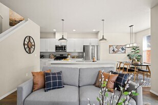 2358 NE 6th St in Bend, OR - Building Photo