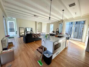 50 Cameron St, Unit 6 in Brookline, MA - Foto de edificio - Building Photo