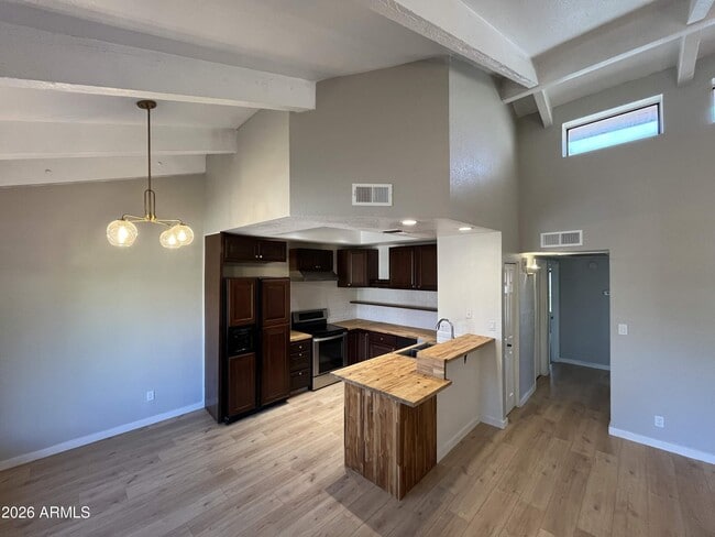 property at 1017 E Maryland Ave
