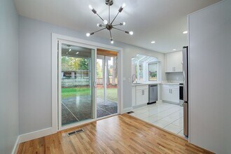 1380 165th Ave NE in Bellevue, WA - Building Photo - Building Photo