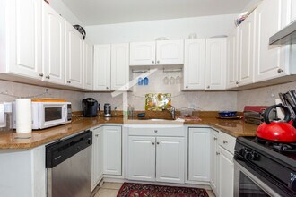 322 Saint PAUL, Unit 2 in Brookline, MA - Foto de edificio - Building Photo