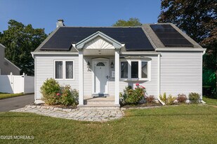 37 Compton Ave in Keansburg, NJ - Building Photo