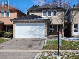 56 Gray Crescent in Richmond Hill, ON - Building Photo