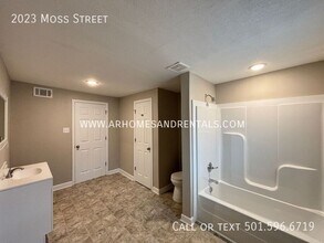 2023 Moss St in North Little Rock, AR - Building Photo - Building Photo
