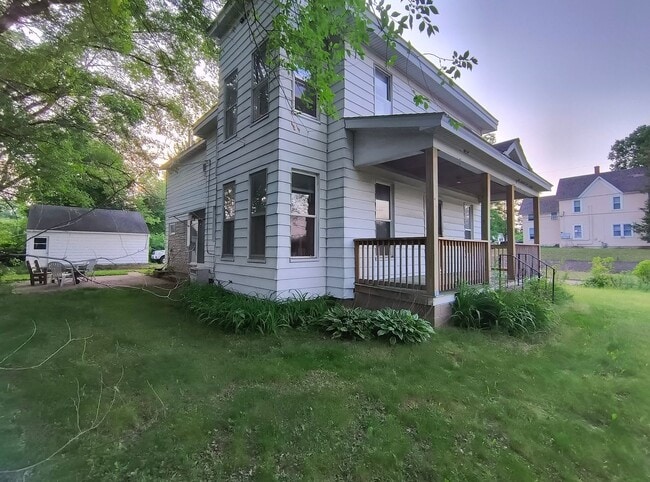 1-2332 1/2 3rd St in Eau Claire, WI - Building Photo - Building Photo
