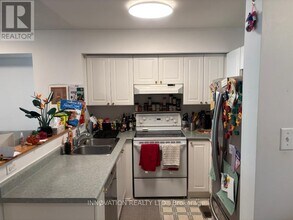 5 Festive Private in Ottawa, ON - Building Photo - Building Photo