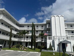 11685 Canal Dr in North Miami, FL - Building Photo - Building Photo