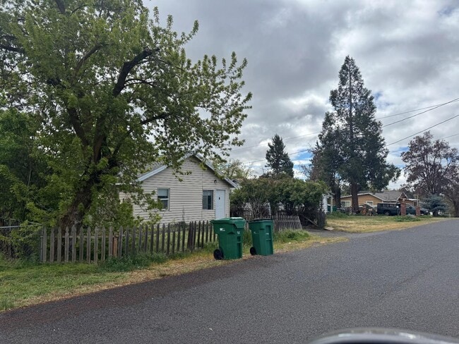 3427 Chelsea St in Klamath Falls, OR - Building Photo - Building Photo