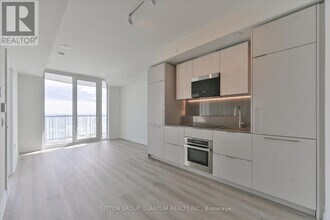 1 Fairview Rd E in Mississauga, ON - Building Photo - Building Photo