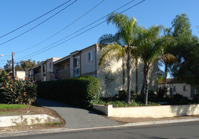 Colonial Apartments in La Mesa, CA - Building Photo - Building Photo