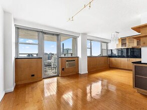 75 Henry St in Brooklyn, NY - Building Photo - Building Photo